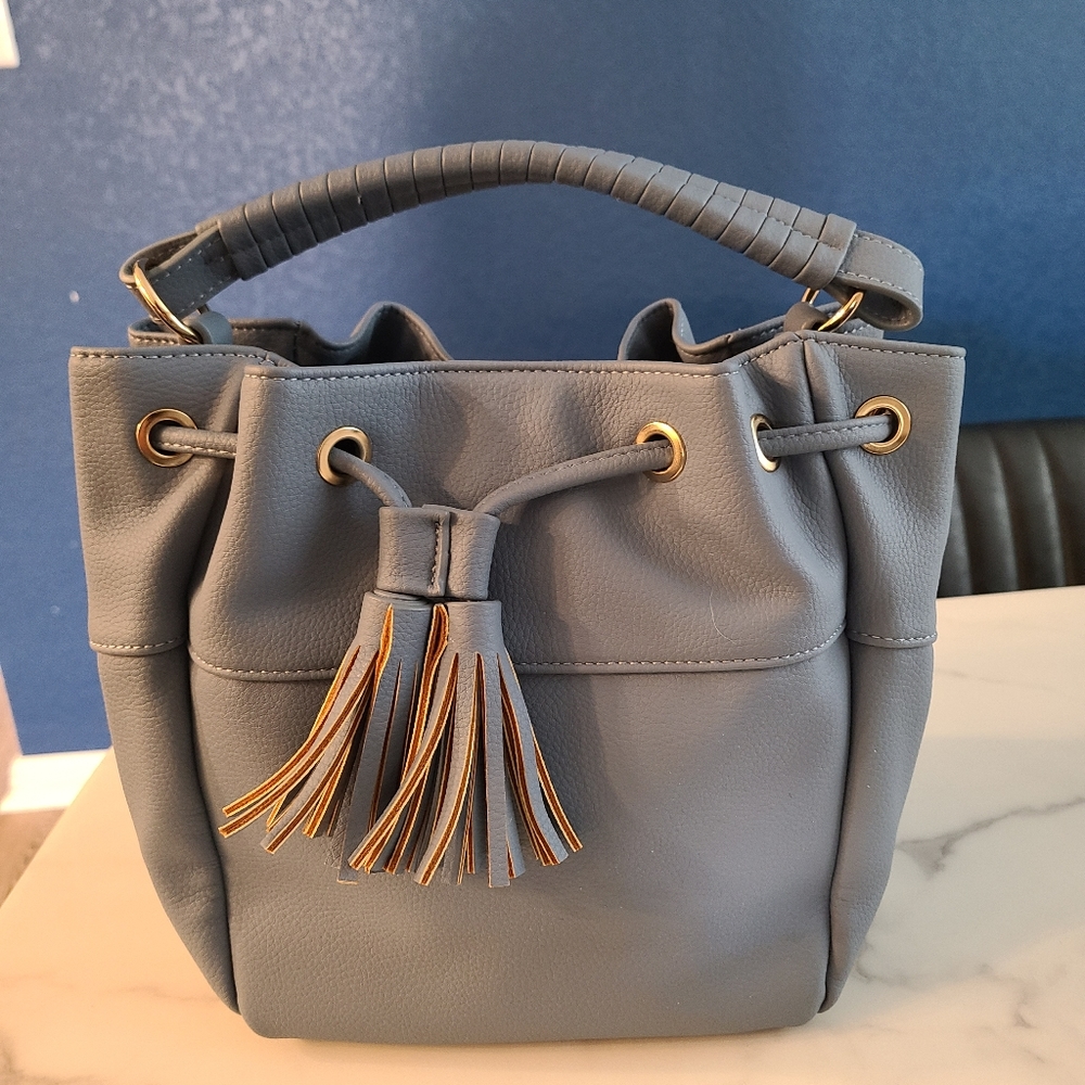 Lulu's blue hangbag